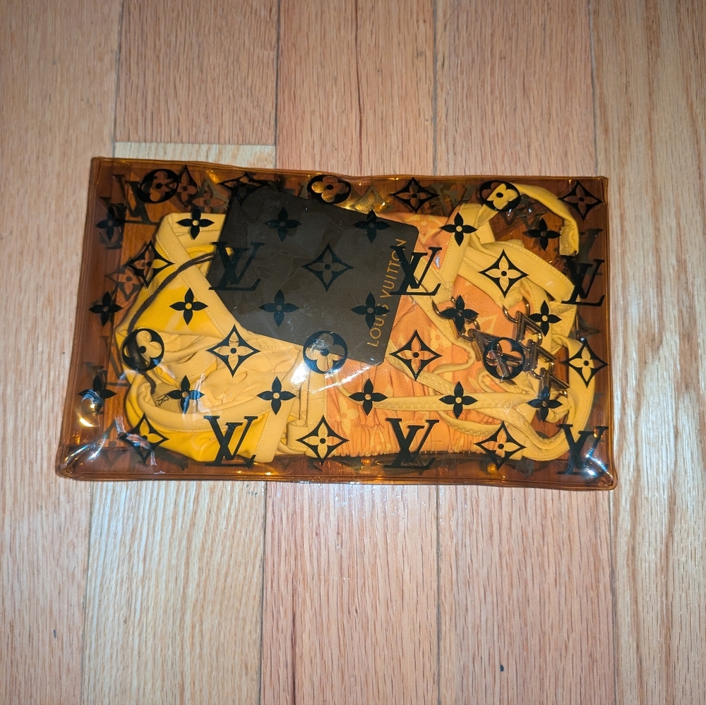 NWT LOUIS VUITTON MONOGRAM OMBRE BIKINI SET WITH POUCH - Picture 15 of 15
